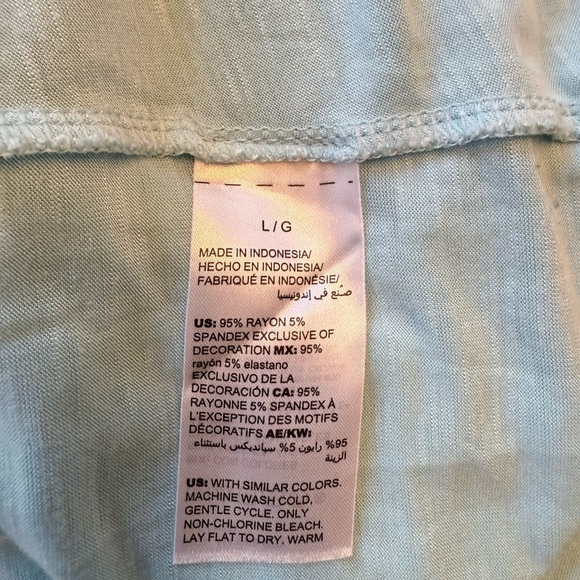 White House Black Market | Light Blue V-Neck Tee | Size L - Picture 8 of 10